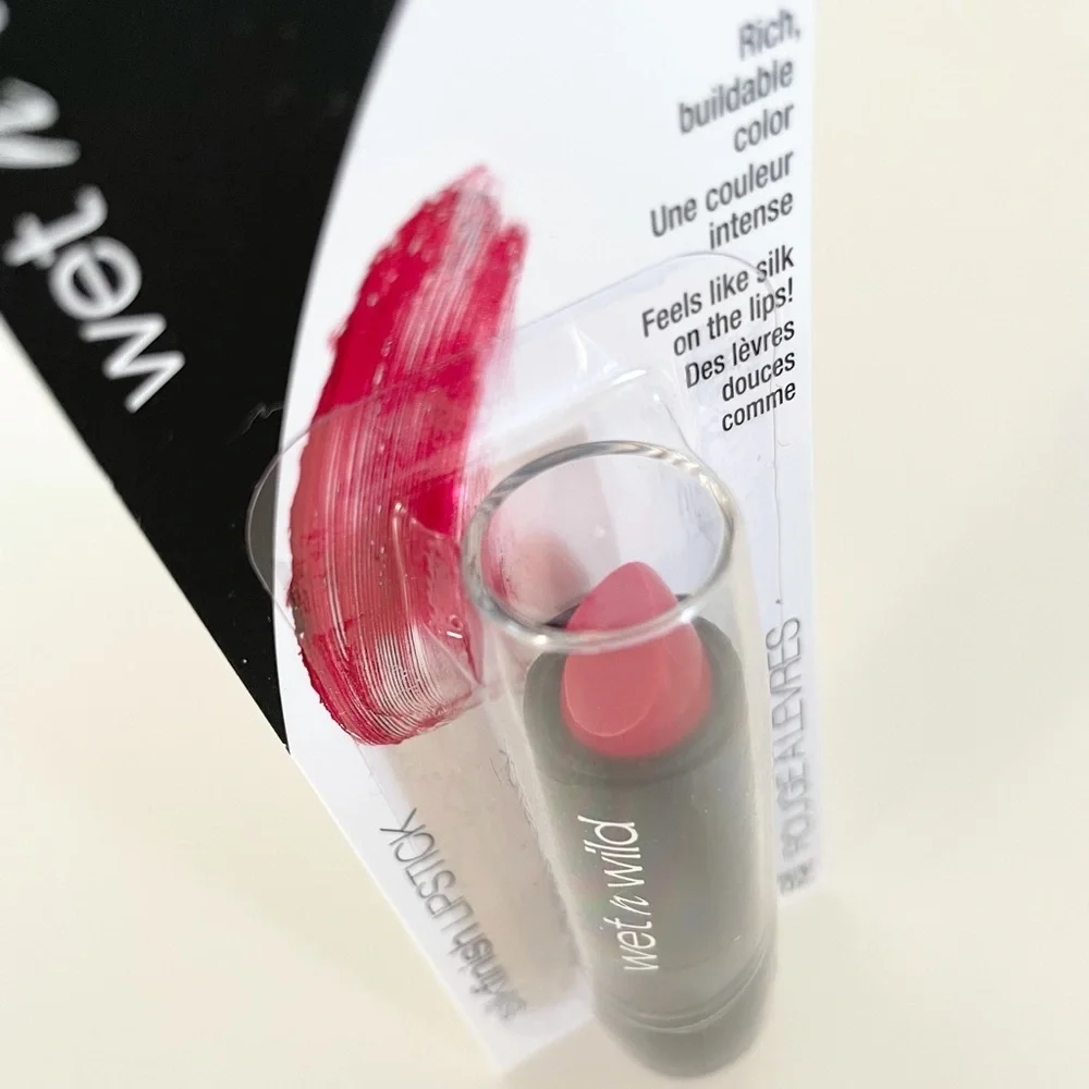 Wet n Wild Silkfinish Red Hot Lipstick, Regular size